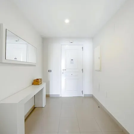Comfortable With A Large Terrace And A Pool *