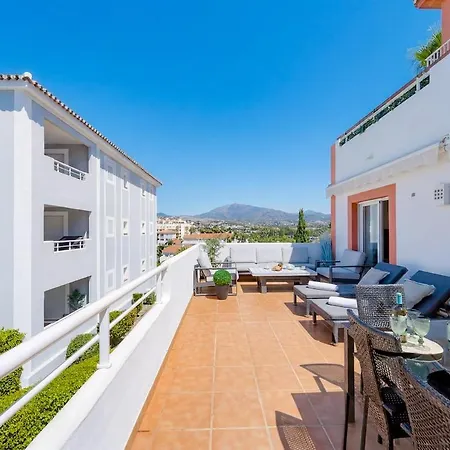 Apartmán Comfortable With A Large Terrace And A Pool Estepona