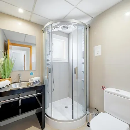 Apartmán Comfortable With A Large Terrace And A Pool *