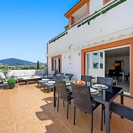 Comfortable With A Large Terrace And A Pool Apartmán *
