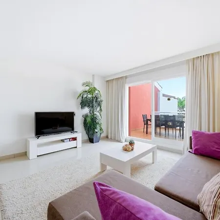 Comfortable With A Large Terrace And A Pool *